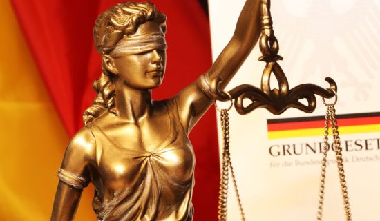 Justizia und Grundgesetz