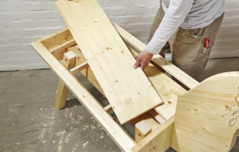 Fachböden werden eingelegt