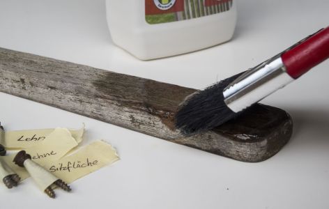Holz entgrauen