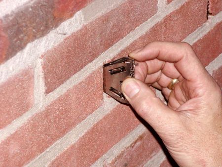 Stoßfugenlüfter gegen Wespennester am Haus
