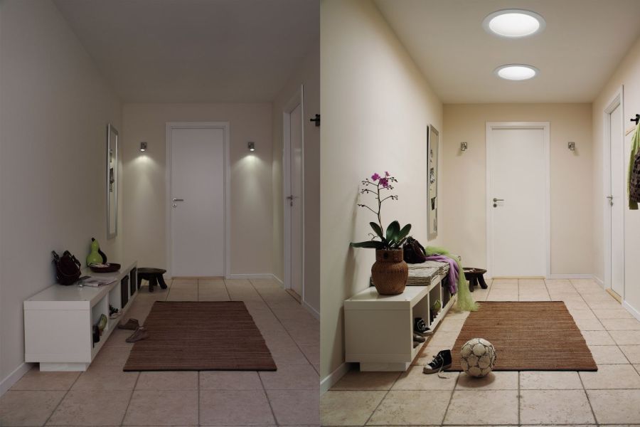 Links: dunkler Flur, rechts: hell erleuchteter Flur