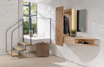 Platzsparende Garderobe