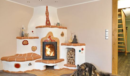 traditioneller Kachelofen