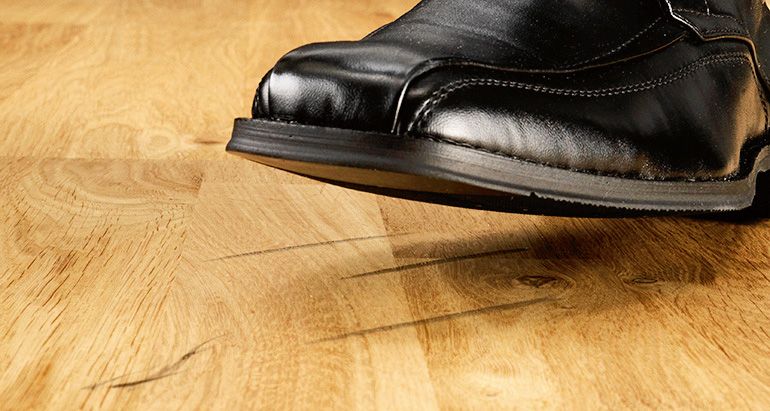 Parkett gegen Schuhe schützen