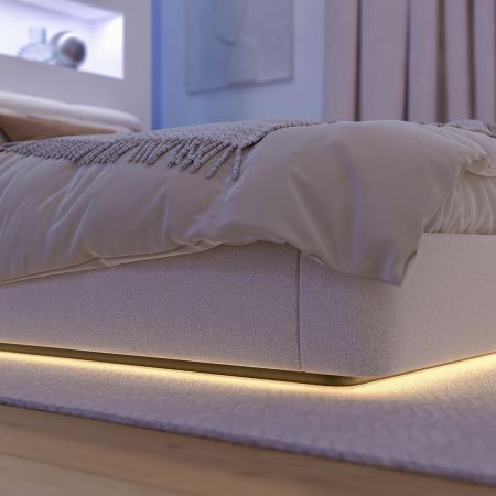 Bett mit indirekter LED-Beleuchtung unter dem Möbel