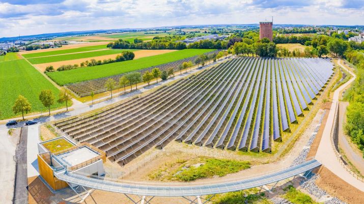 Sonnenkollektoren für Nahwärmeversorgung
