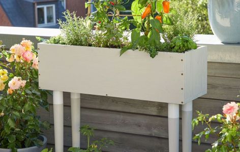 Schmales Hochbeet für den Balkon selber bauen Anleitung