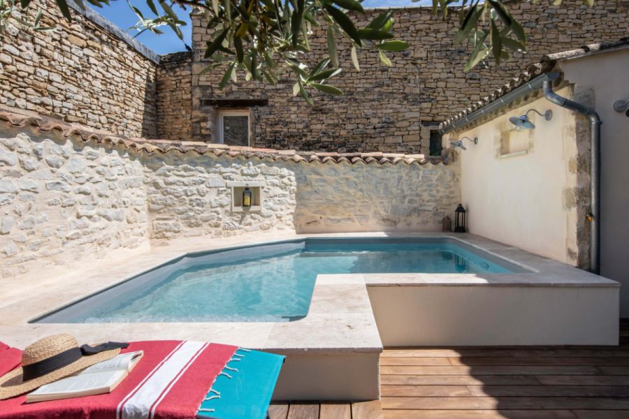 Eckpool im mediterranen Stil