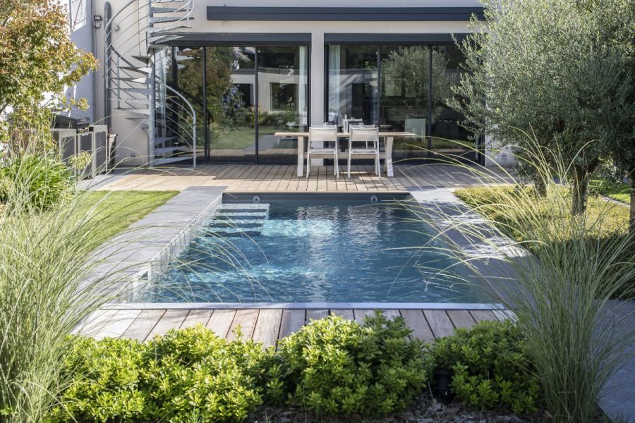 Pool an der Terrasse