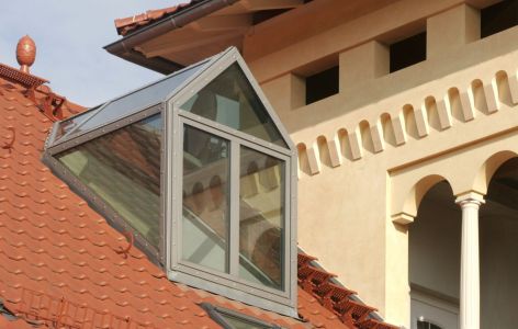Satteldachgaube aus Glas