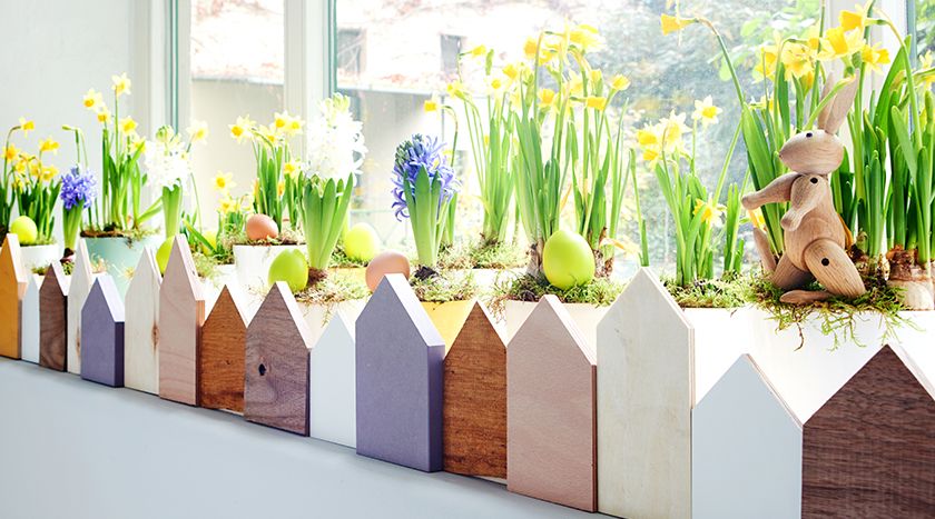 Fensterdeko Frühlingbasteln Frühlingsdeko Fensterbank Holz Deko Frühling selber machen