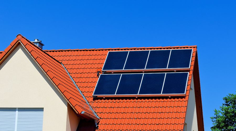 Solarthemie Kollektoren auf Privathaus
