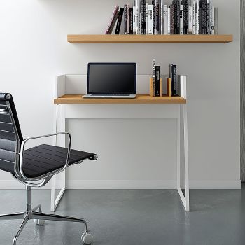 Schreibtisch im Skandi-Stil