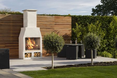 Feuerkamin an der Gartengrenze erlaubt