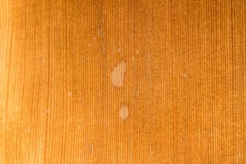Wasserflecken auf gewachstem Holz