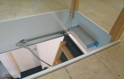 Einbau Bodentreppe einpassen