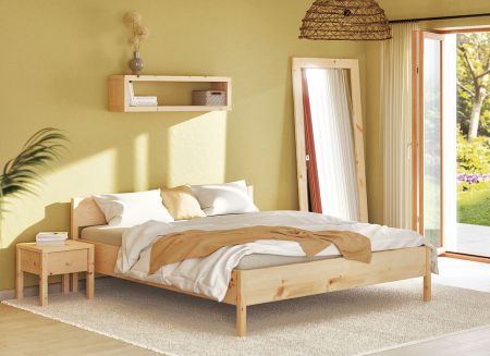 Doppelbett aus Zirbenmassivholz in Wohnambiente