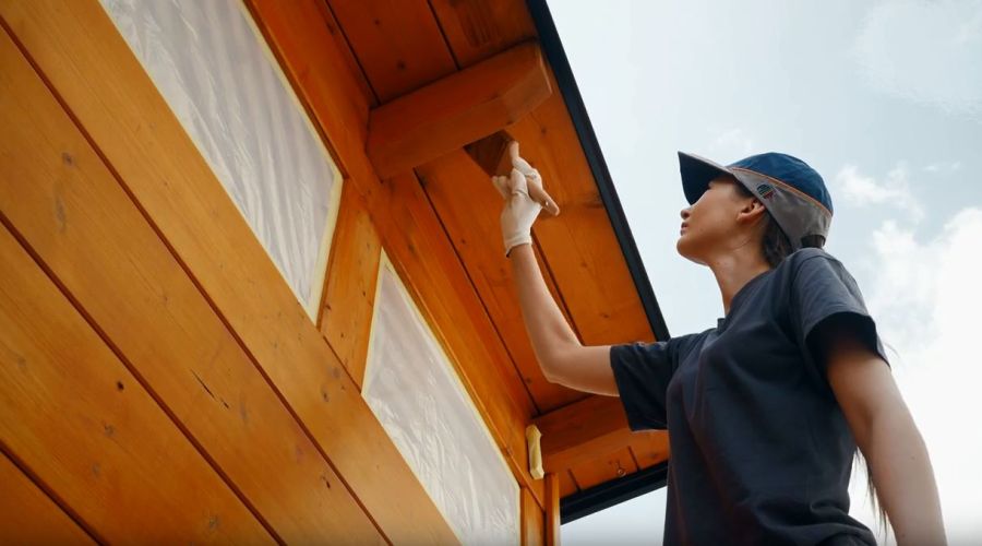 Holzfassade streichen