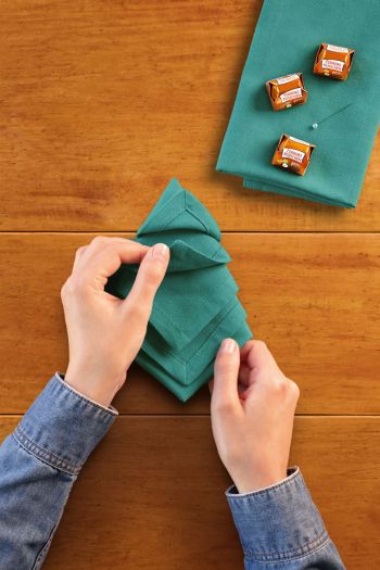 serviette falten weihnachtsbaum