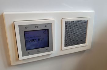 Unterputzradio mit eingestellten Radiosender
