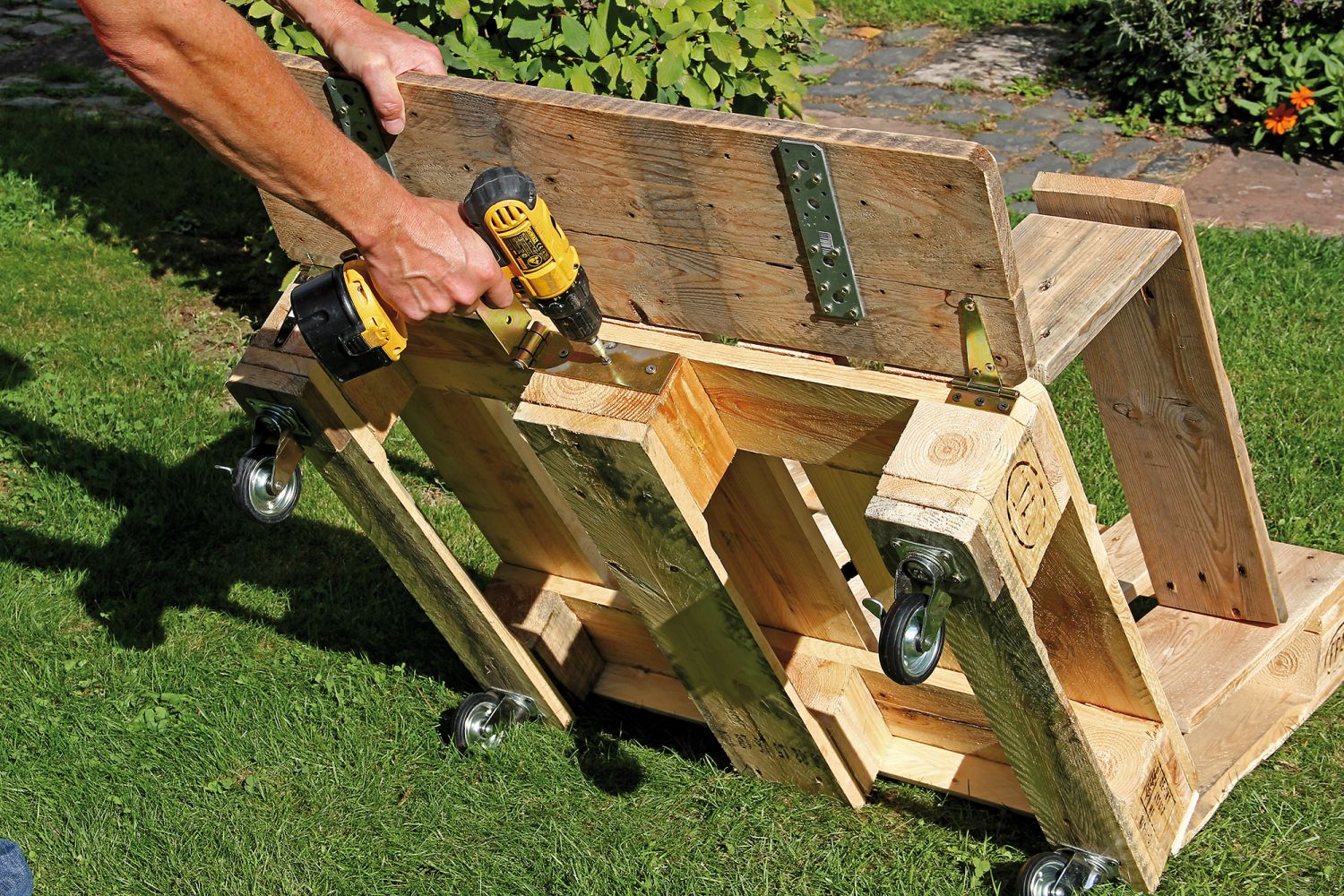 Liegestuhl aus Paletten selber bauen - Mein Eigenheim