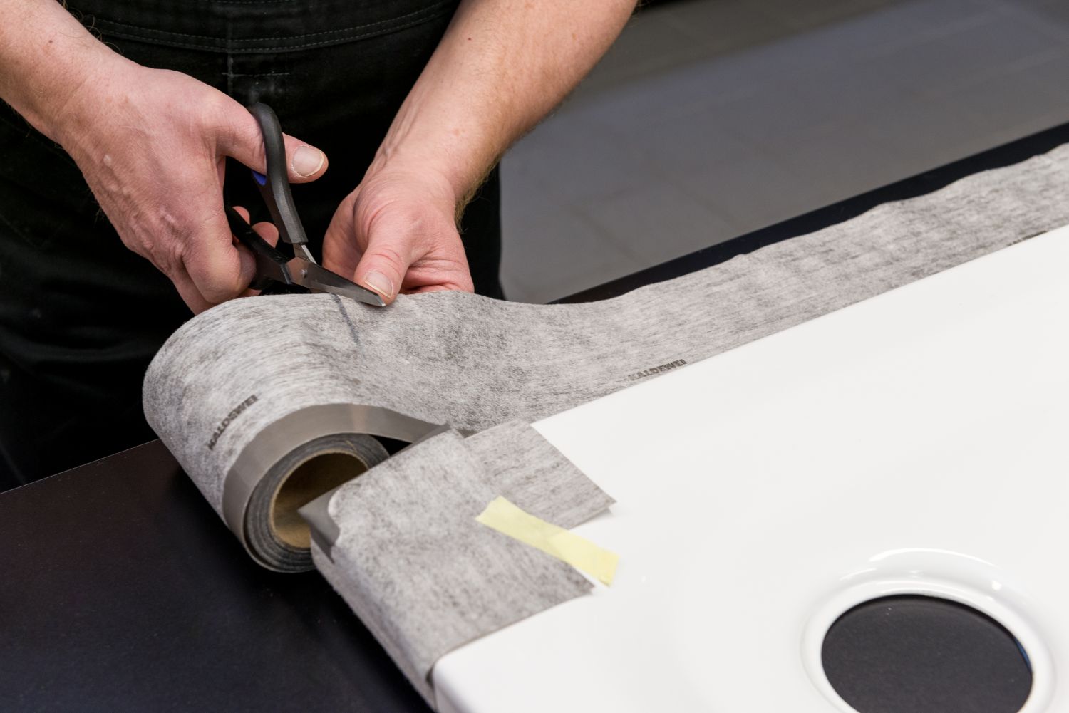 Duschwanne selbst abdichten − so geht